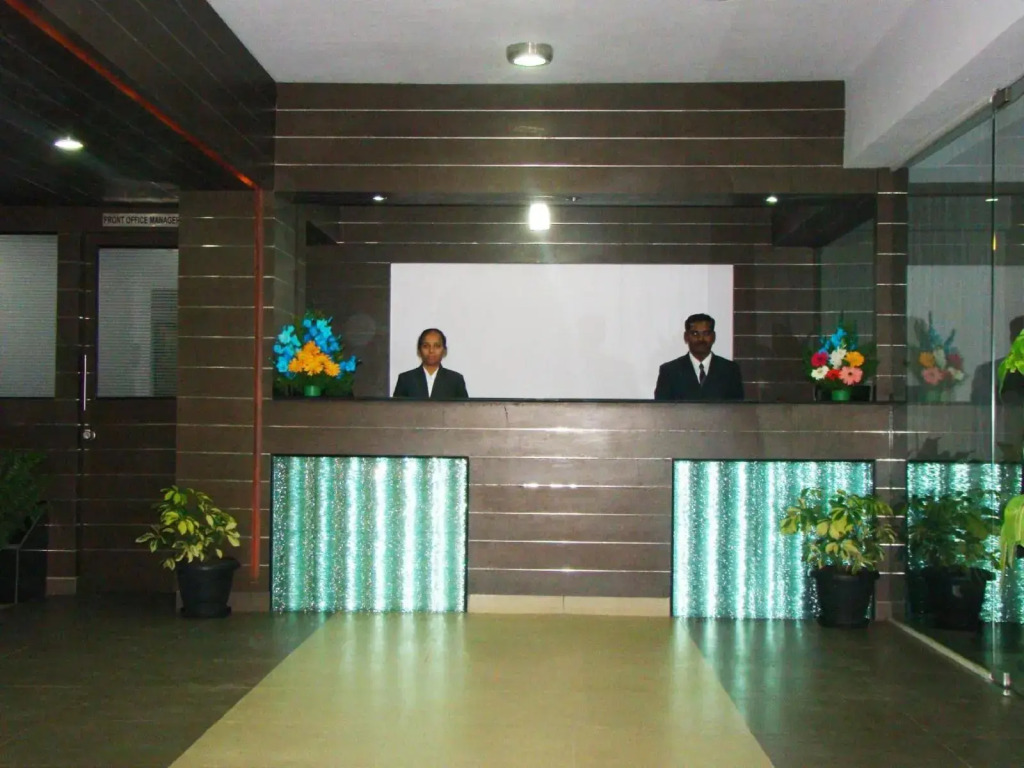 Grand Bee Hotel
