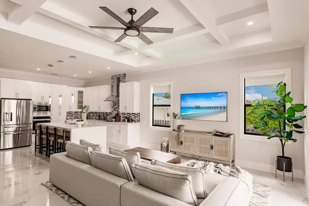 Luxurious Naples 4BR w Pool by Vanderbilt Beach