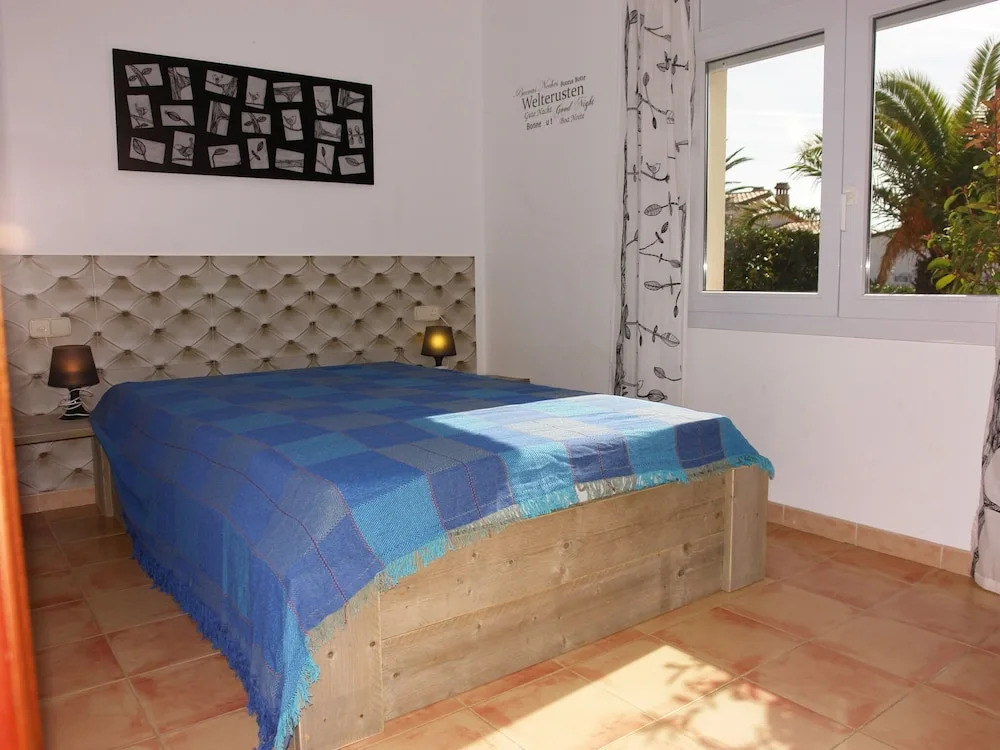 Spacious Villa in Vilacolum With Swimming Pool