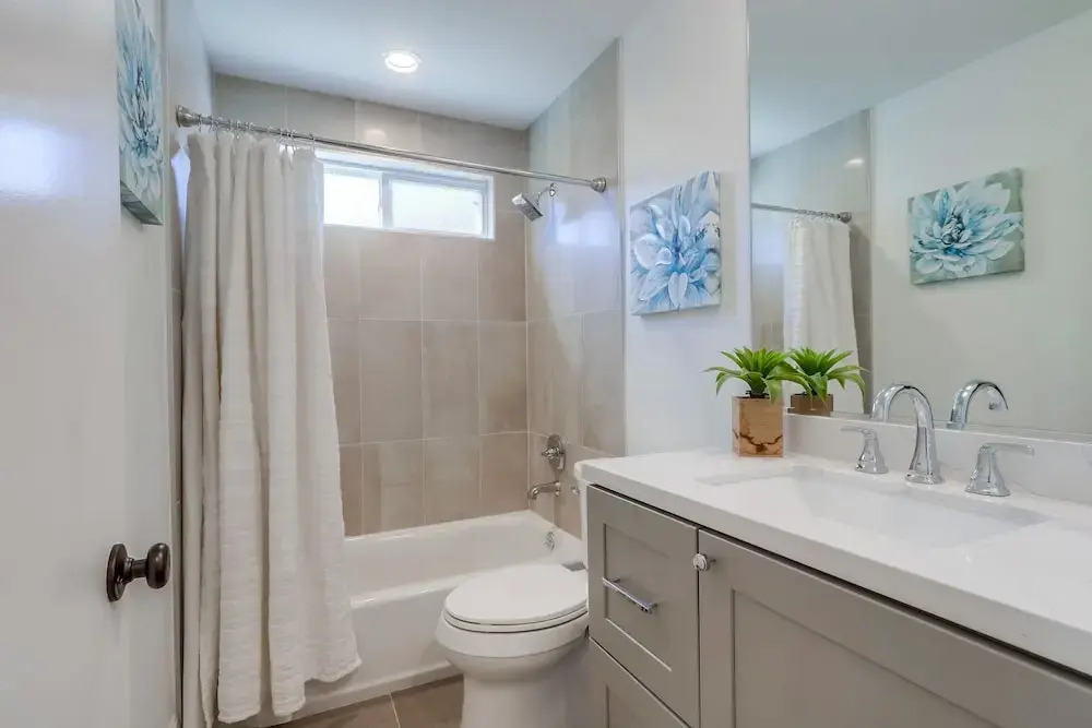 Gorgeous Upgraded 5 Bedroom & 3 Bath Home with pool