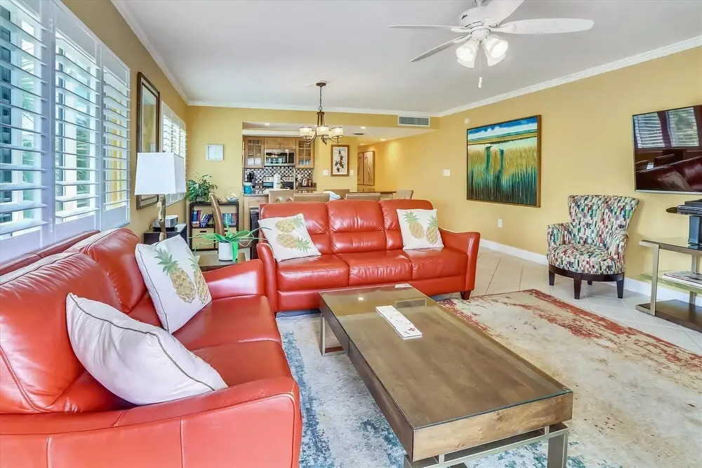 Land's End 306 Building 4 BAY Views / Updated End Unit!
