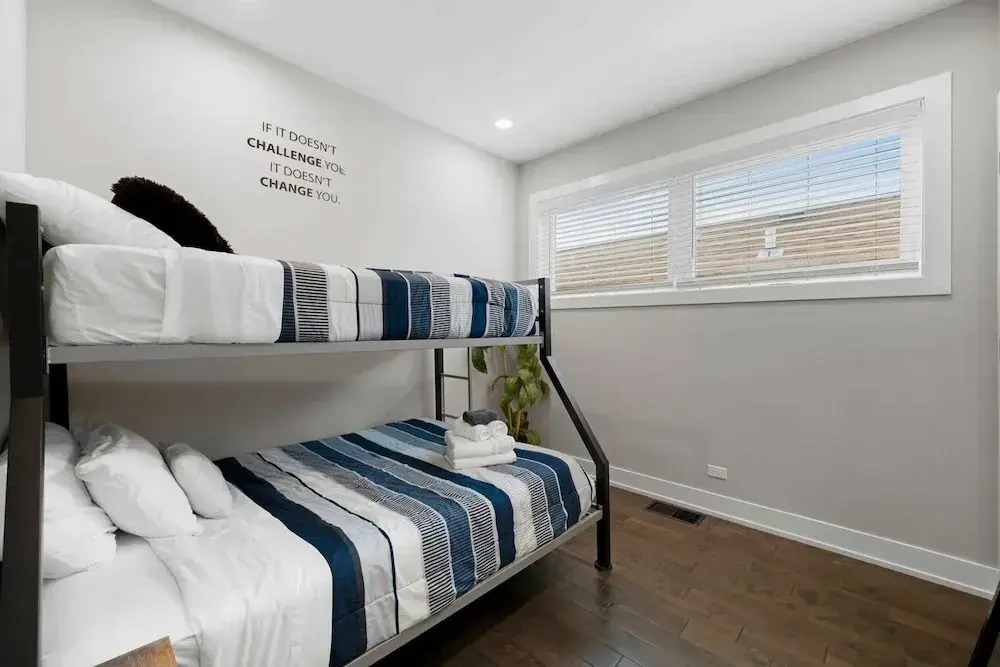 Magnificent NEW Home w 8 Beds Free Parking