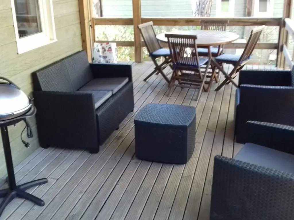 Chalet climatisé avec piscine chauffée et parking dans une pinède calme - FR-1-607-64
