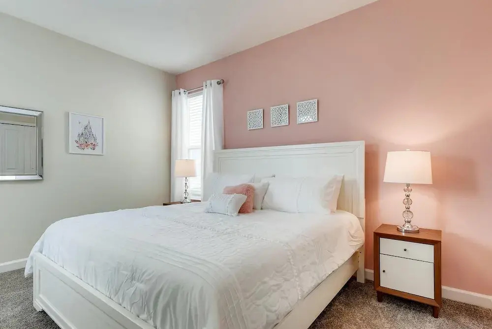 8992 CC - Exquisite 5 Bed Single Family