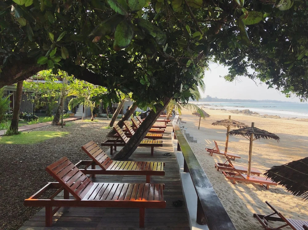 Lagoon Ngapali Beach Lodge
