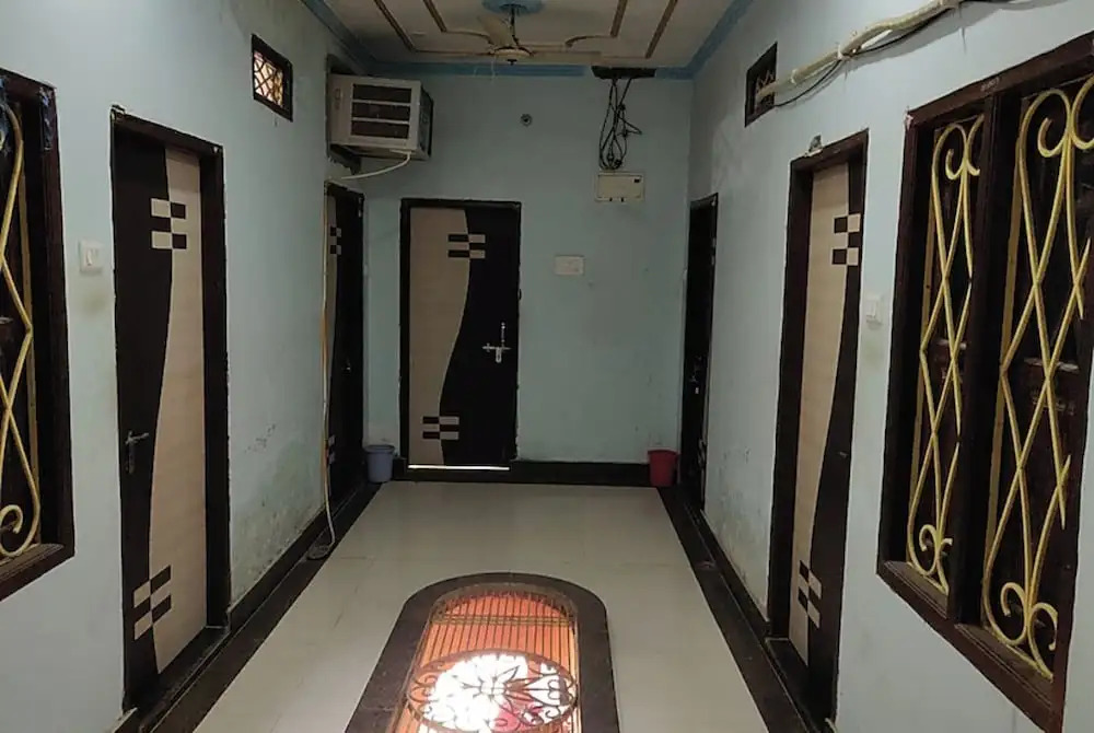 Goroomgo New Ashiyana Palace Varanasi