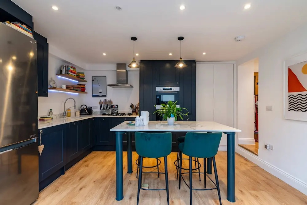 Beautiful Two Bed Abode In South West London