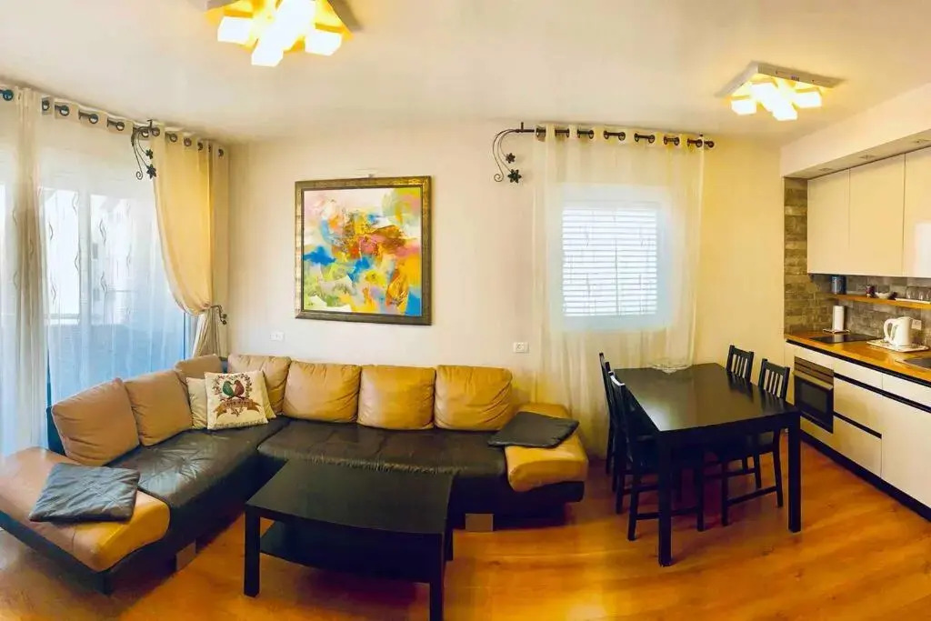 Royal Apartments , Blvd Nitza 8
