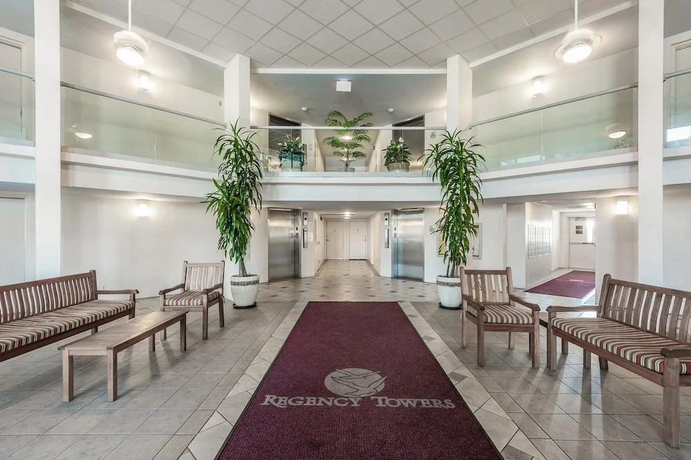 Regency Towers 702 West- Azure Pleasure