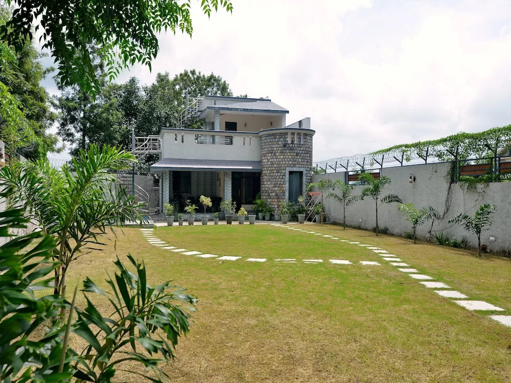 OYO 16928 Home Pool Side 2BHK Chakrata Road