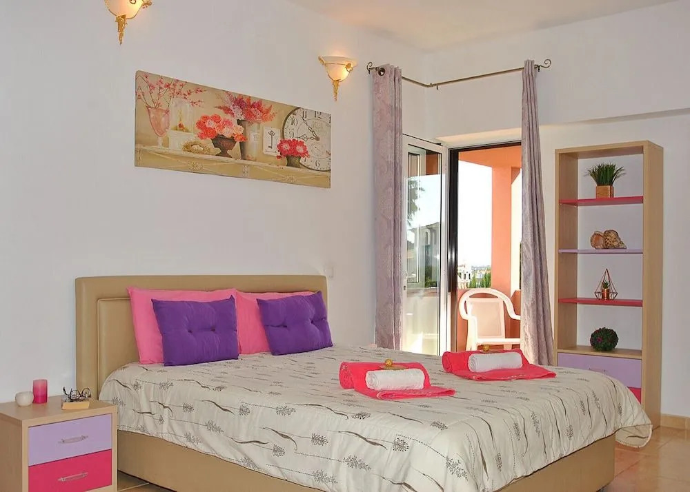 Villa Saint Martin - Refúgio familiar com piscina aquecível e BBQ em Albufeira