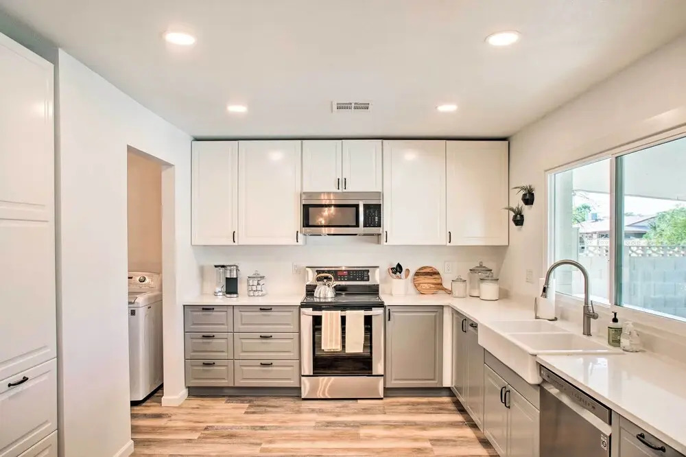 Fire Pit, Heated Pool: Central Tempe Escape!