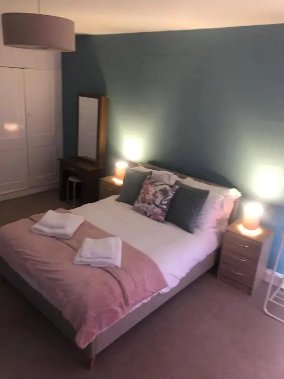 Market View, 1 bedroom unit in the heart of Leek