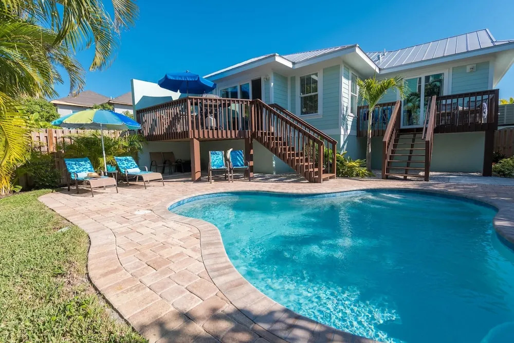 Azure Beach House Apartment 3
