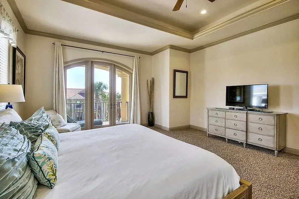 Casa de Palms by RedAwning