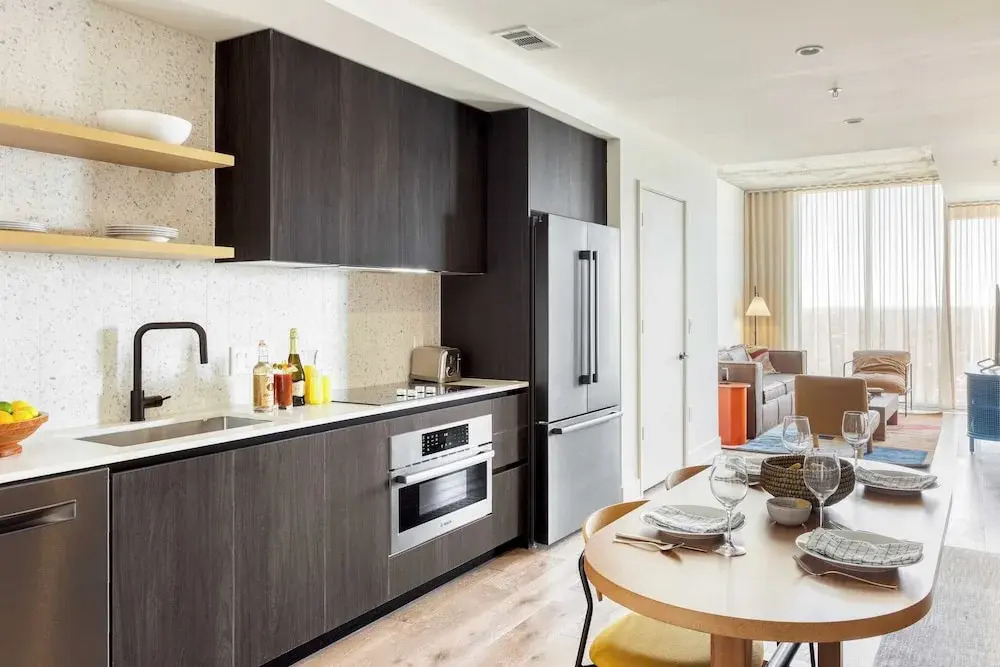 Sleeps 16 Brand New Austin High Rise w/ Rooftop Pool, Gym, Yoga Studio & More!