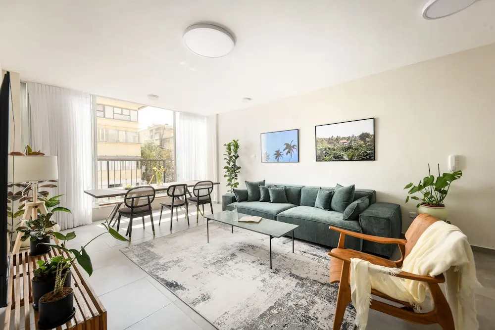 Spacious & Bright 3BR Apt with City View