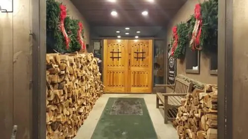 Cascades Lodge