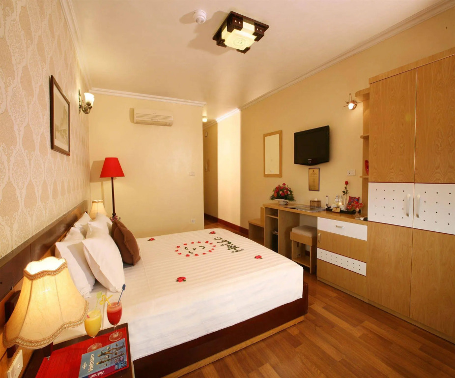 Hanoi House Hotel & Travel