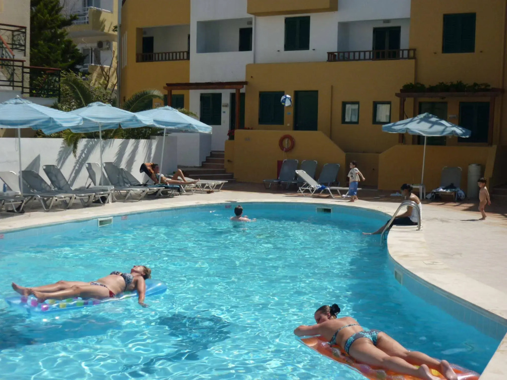 Elmi Beach Hotel & Suites