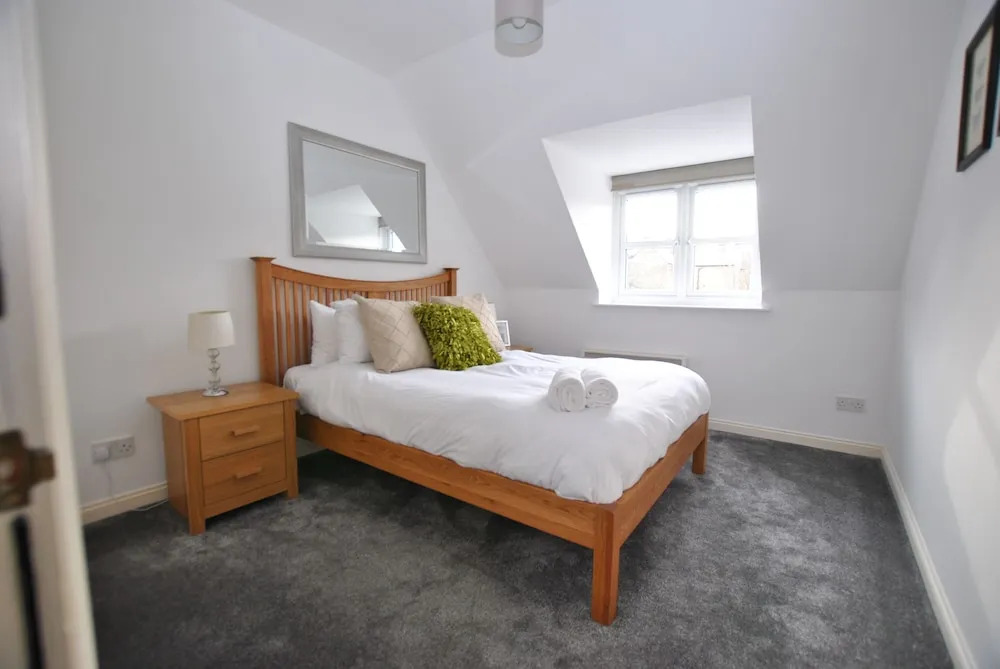 Alexandra Court One Bedroom Central Windsor Flats with Parking