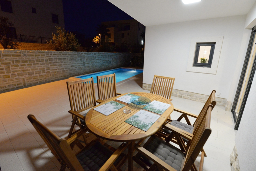 Apartment Nata - free parking A1 Murter, Island Murter