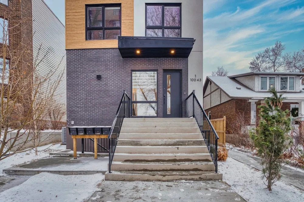 Luxurious Large 3 Bedroom Loft Saskatchewan Drive