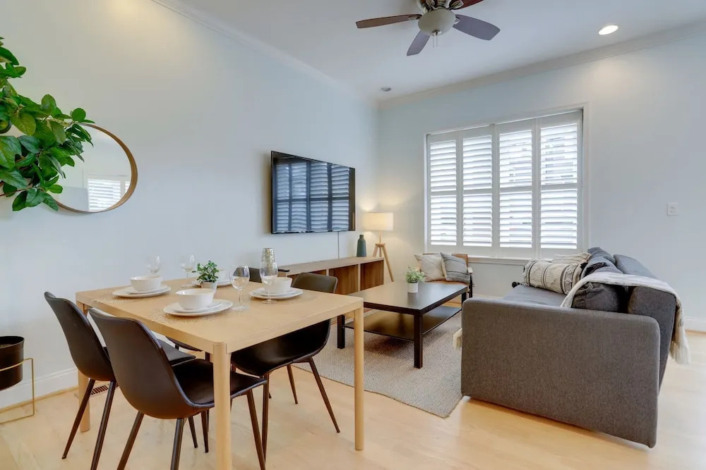 Exquisite 1 BR Apartment at Alexandria