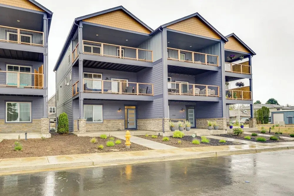 Columbia River Views: Spacious Hammond Getaway!