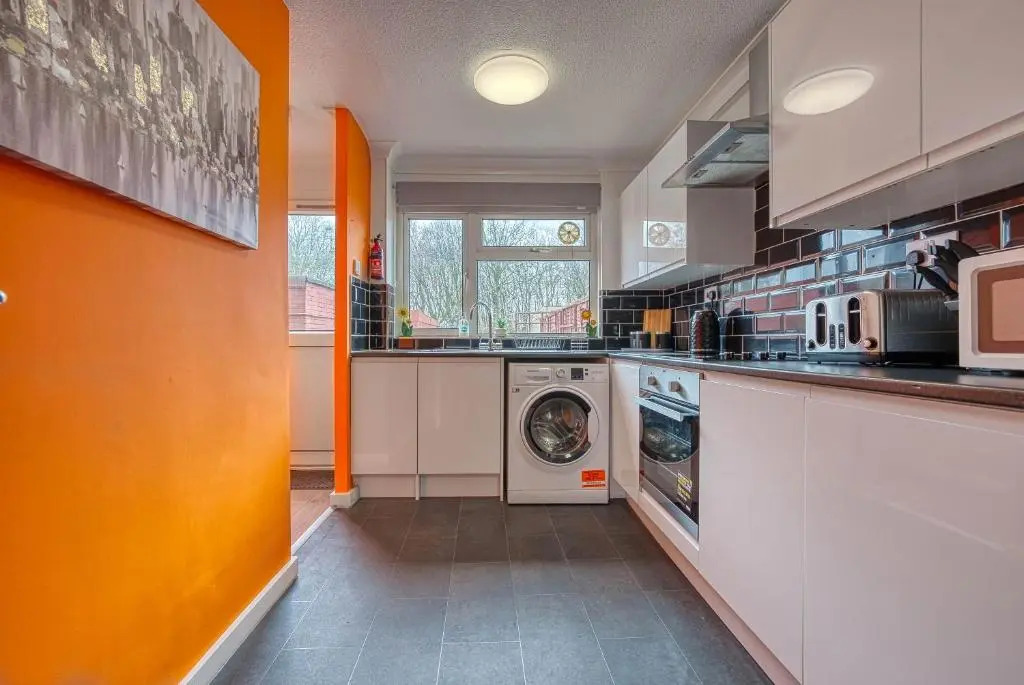 Contractor House near Birmingham City Centre HS2 BCU and ASTON University M6 Motorway Private Garden FREE Superfast WIFI