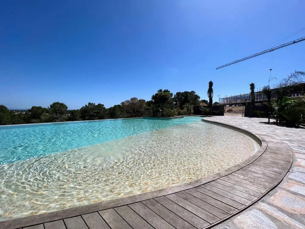 New Luxury Apartment in Las Colinas with communal pool LC2