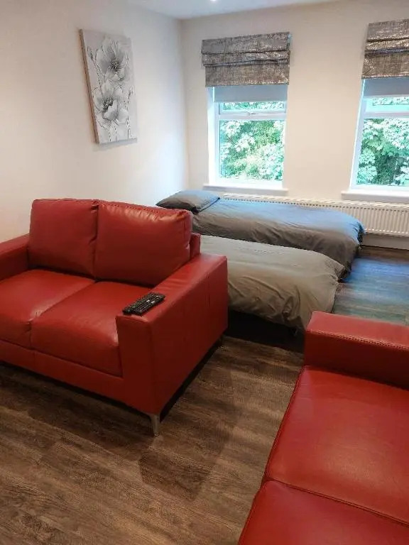 Superb 1 Bedroom Stylish app 1st Fl sleeps 2 + 2