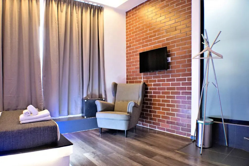 ZEN Rooms Eden Parade