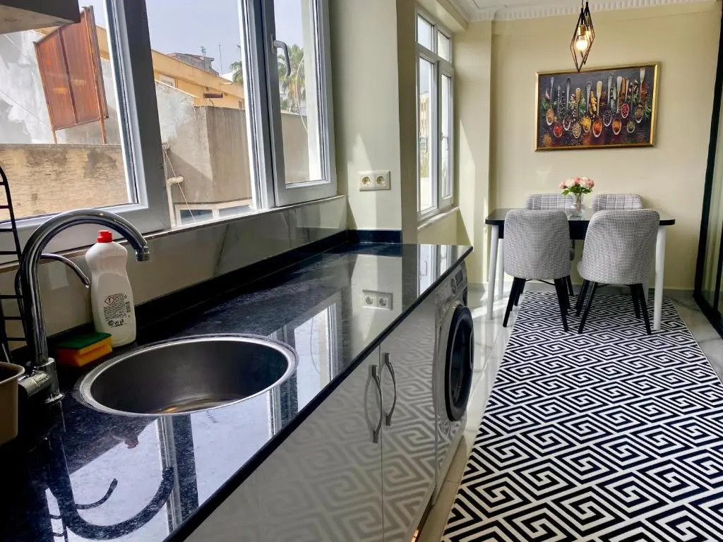 JAZZY LUXURIOUS FAMILY HOMES 100 Mb Wi-Fi