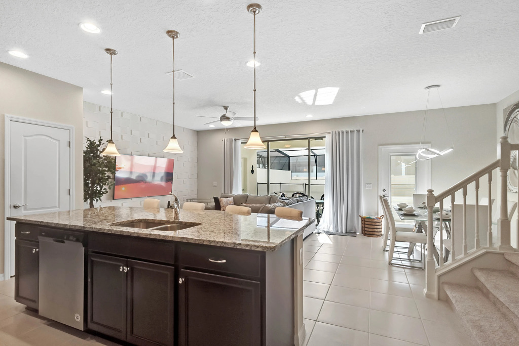 5 Bd 45 Ba Windsor At Westside 2402 Td