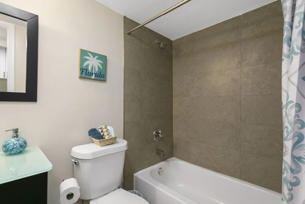 2 Bedroom 2Bath Deluxe Apt with Patio
