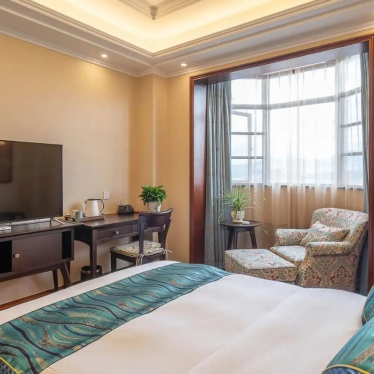 Floral Hotel Tengchong Yishuli Hotspring