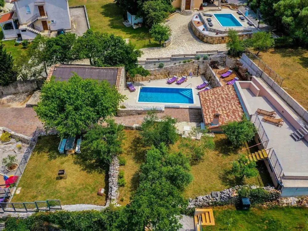 Peaceful Villa in Rakalj with Swimming Pool