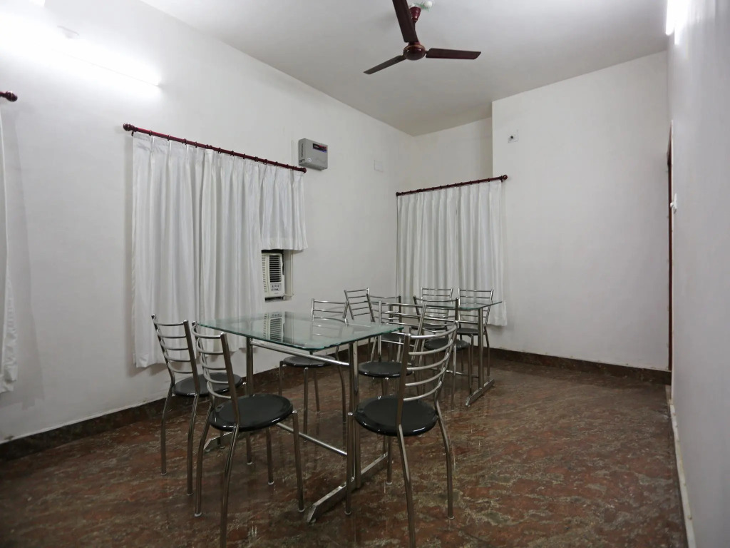 OYO 10508 Hanshika Residency
