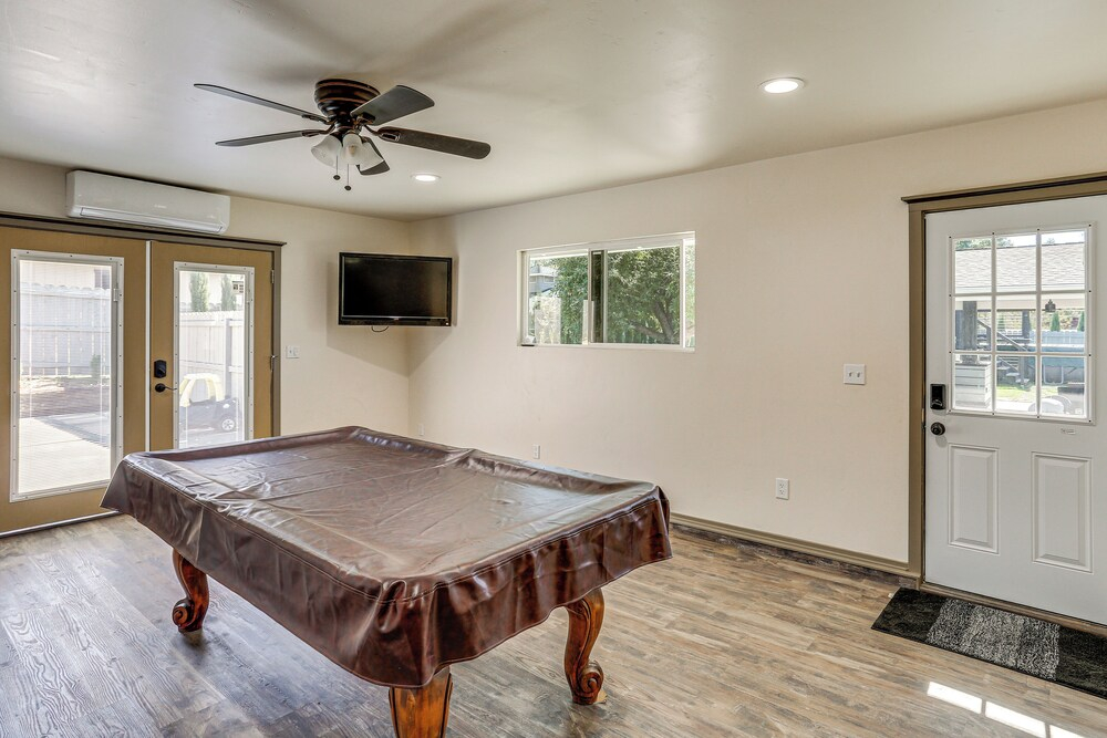 Backyard Oasis w/ Hot Tub & Views: Weaverville Gem