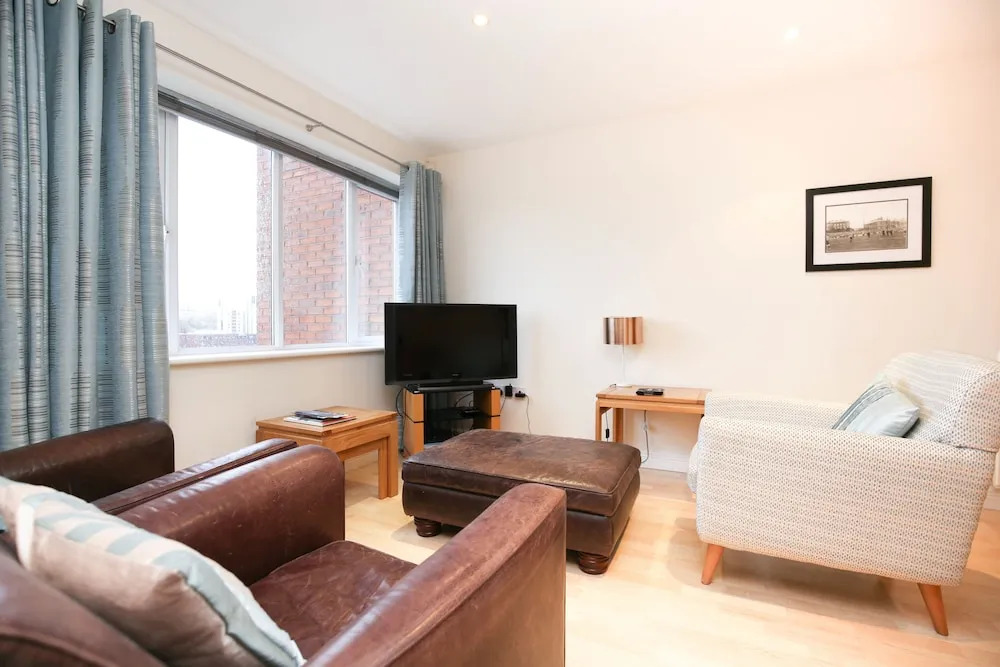 2 Bed Sleeps 3 Newcastle Quayside Views