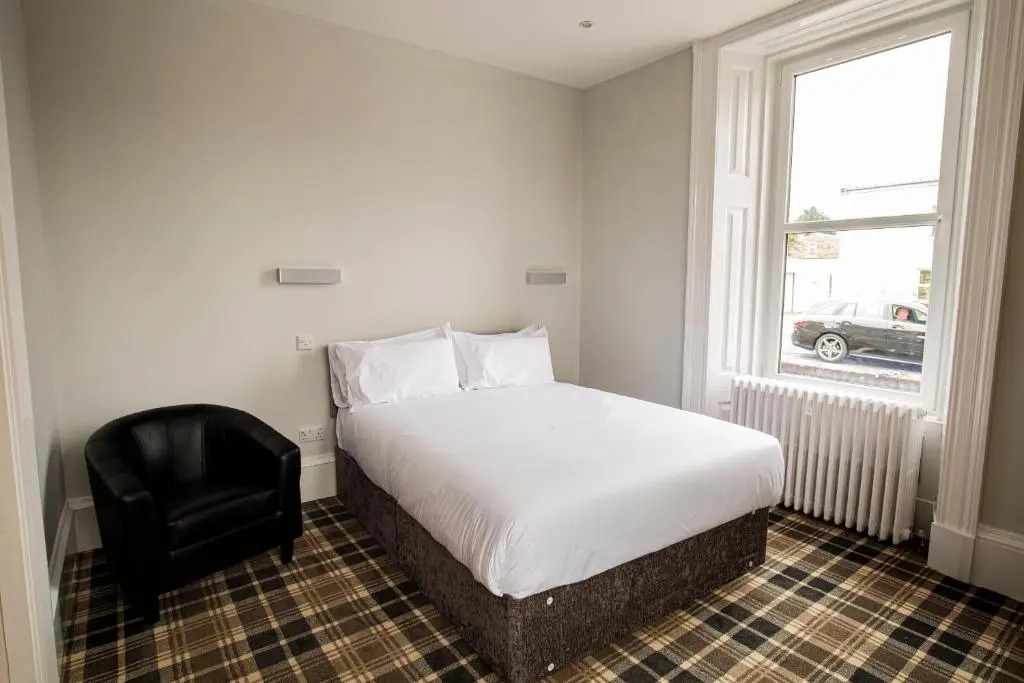 Crown Hotel & Bar