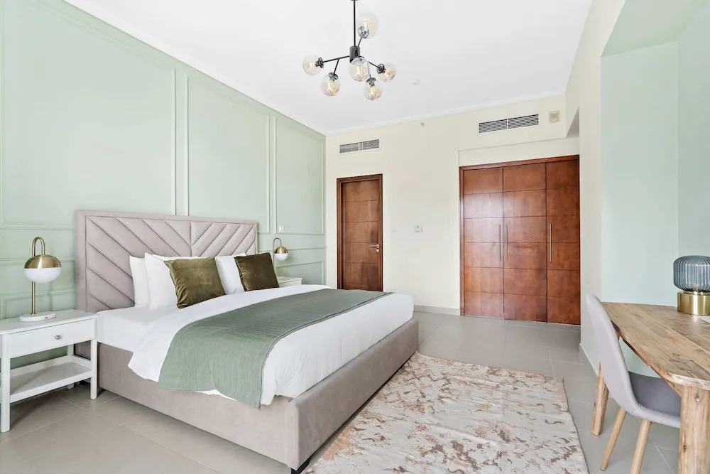 Vogue Vacation Homes, Business Bay Damac Maison Prive near Burj Khalifa and Dubai Mall, Studio Apartment with Canal and City View, Access to all Amenities