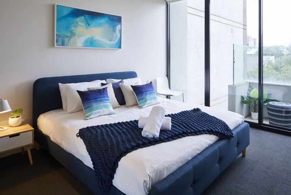Apt Walking Distance to MCG & Epworth Hospital