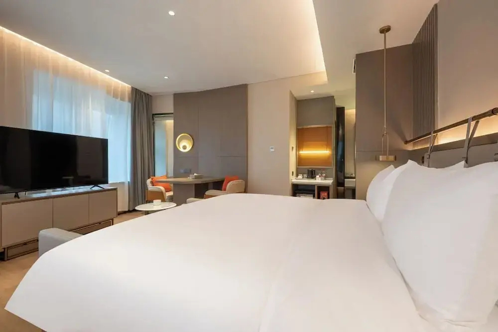 World Hotel (Jinan CBD Dingjiazhuang Subway Station)