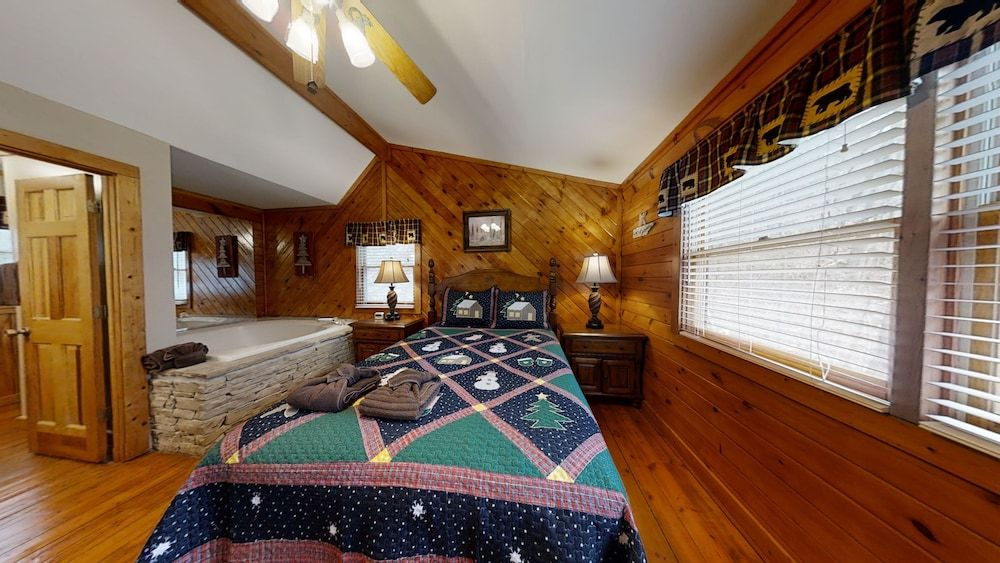 Always Christmas 2 Bedroom Cabin by RedAwning