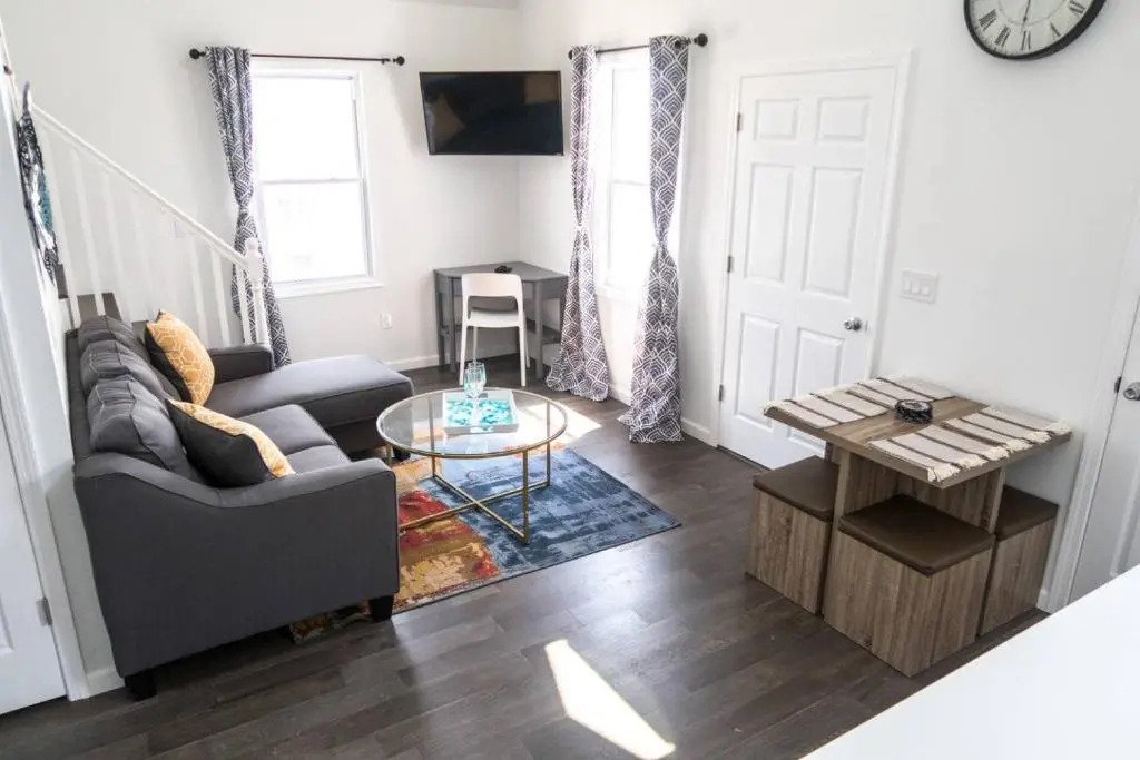 2 Blocks from Beach-Sleeps 16