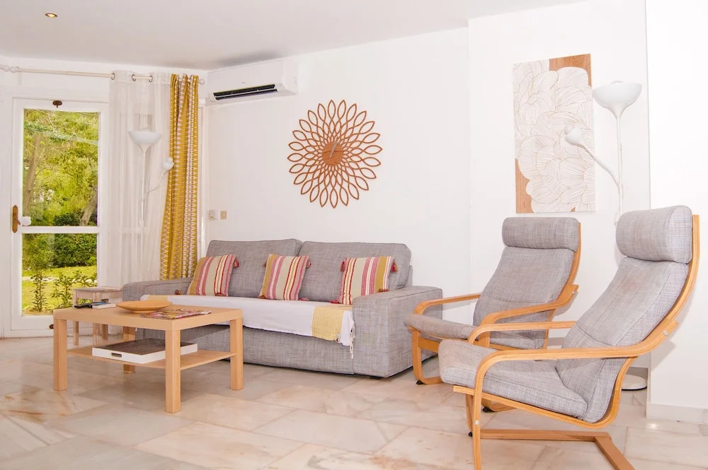 Spacious duplex apartment near the beach