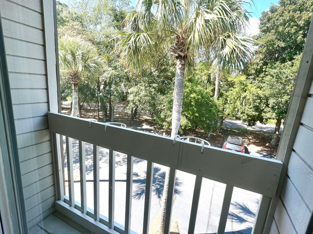 1622 Live oak Park