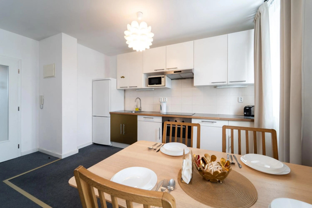 Little Tom Apartments